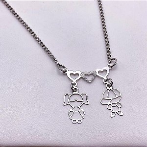 COLAR AÇO INOXIDÁVEL 45CM PINGENTE 1 MENINA E 1 MENINO - PRATEADO