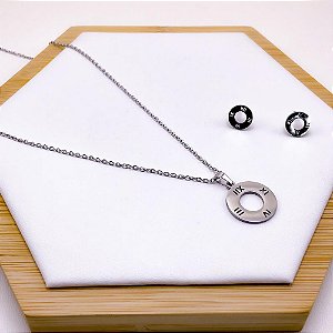CONJUNTO COLAR  E BRINCO AÇO INOXIDÁVEL ALGARISMOS ROMANOS - PRATEADO