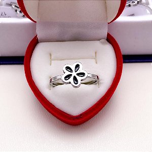 ANEL DE AÇO INOXIDÁVEL FLOR ESMALTADA PRETA - PRATEADO