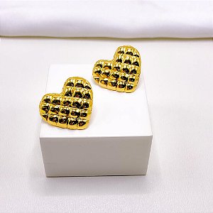 BRINCO AÇO INOXIDÁVEL CORAÇÃO COM DETALHES EM RELEVO - DOURADO