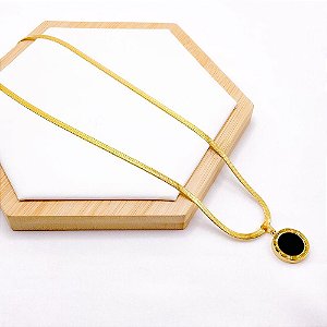 COLAR AÇO INOX FITA PINGENTE ALGARISMOS ROMANOS PEDRA PRETA - DOURADO