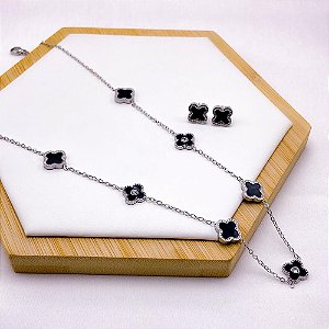 CONJUNTO COLAR  E BRINCO AÇO INOXIDÁVEL TREVO PRETO COM PEDRA CRISTAL - PRATEADO