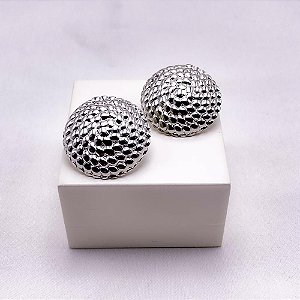 BRINCO AÇO INOXIDÁVEL BOTÃO COM DETALHES - PRATEADO