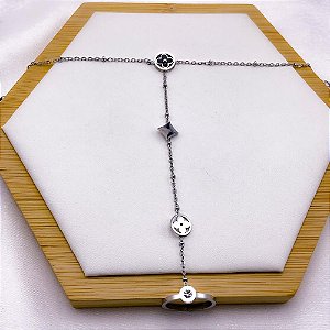 PULSEIRA AÇO INOXIDÁVEL COM ANEL AJUSTÁVEL TREVO PRETO - PRATEADA