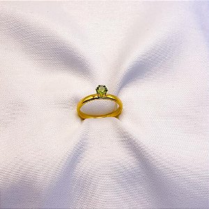 ANEL TIPO SOLITÁRIO DOURADO - PEDRA VERDE CLARO (UNIDADE)
