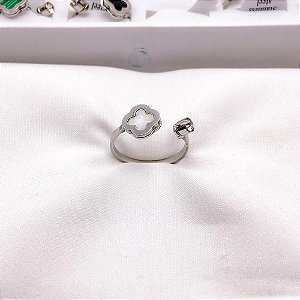 ANEL  AÇO INOXIDÁVEL TREVO PEROLADO - PRATEADO