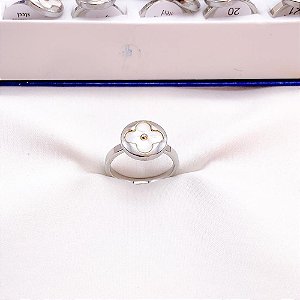 ANEL  AÇO INOXIDÁVEL TREVO PEROLADO - PRATEADO