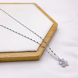 COLAR AÇO INOXIDÁVEL 45CM PINGENTE BANHADO FLOR PEROLADA - PRATEADO