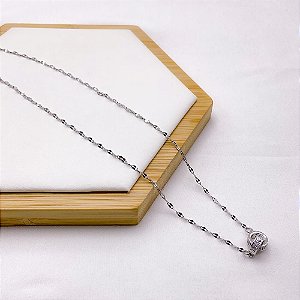 COLAR AÇO INOXIDÁVEL 45CM PINGENTE BANHADO ENTRELAÇADO CRAVEJADO STRASS - PRATEADO