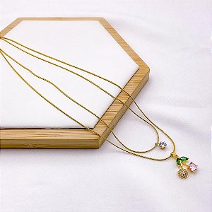 COLAR ACO INOX 45CM FIO DUPLO  PINGENTE CEREJA BANHADO PEDRA ROSA - DOURADO