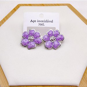 BRINCO AÇO INOX FLOR RESINADO PRATEADO - LILÁS