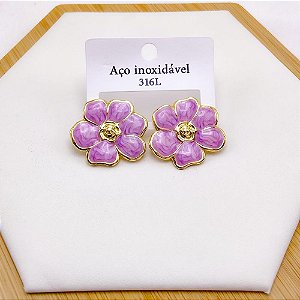 BRINCO AÇO INOX FLOR RESINADO DOURADO - LILÁS