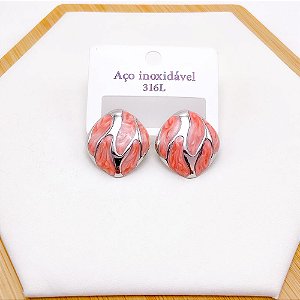 BRINCO AÇO INOX GEOMETRICO RESINADO PRATEADO - VERMELHO