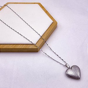 RELICÁRIO AÇO INOXIDÁVEL  55CM CORAÇÃO COM DETALHES - PRATEADO