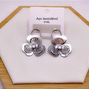 BRINCO AÇO INOX  FLOR COM PEDRA CRISTAL - PRATEADO