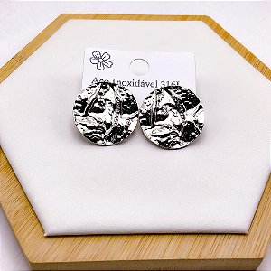 BRINCO AÇO INOX  ESTILO BOTÃO COM DETALHES - PRATEADO