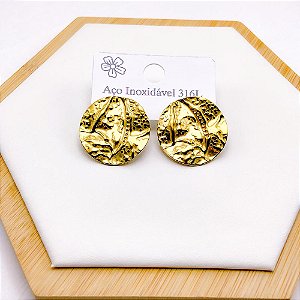 BRINCO AÇO INOX  ESTILO BOTÃO COM DETALHES - DOURADO