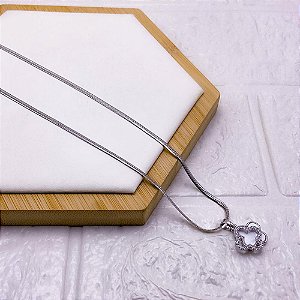 COLAR AÇO INOXIDÁVEL FITA 45CM PINGENTE BANHADO TREVO PEROLADO - PRATEADO