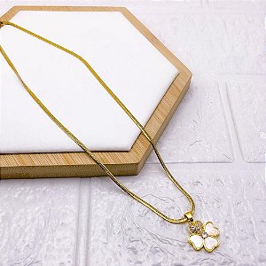 COLAR AÇO INOXIDÁVEL FITA 45CM PINGENTE BANHADO TREVO PEROLADO - DOURADO