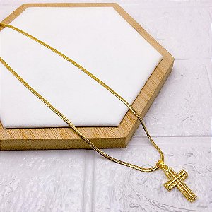 COLAR AÇO INOXIDÁVEL FITA 45CM PINGENTE BANHADO CRUCIFIXO - DOURADO