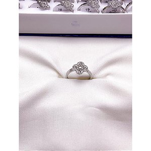 ANEL  AÇO INOXIDÁVEL TREVO CRAVEJADO PEDRA CRISTAL - PRATEADO