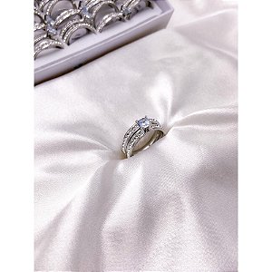 KIT ANEL AÇO INOXIDÁVEL SOLITARIO E ALIANCA PEDRAS CRISTAL - PRATEADO