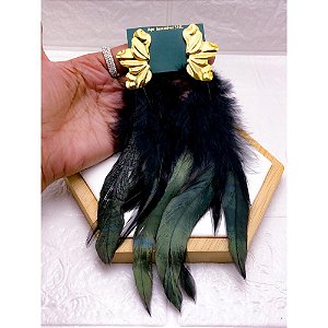 BRINCO AÇO INOX  MEIA FLOR PENA PRETA - DOURADO