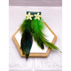 BRINCO AÇO INOX  FLOR PENA VERDE- DOURADO
