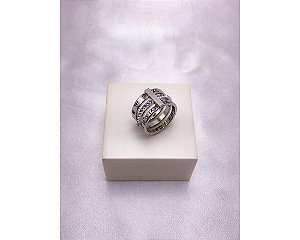 ANEL  AÇO INOXIDÁVEL 3 FIOS CRAVEJADO PEDRA CRISTAL ALGARISMOS ROMANOS - PRATEADO (UNIDADE)