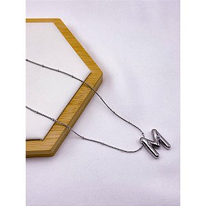COLAR AÇO INOXIDÁVEL  45CM PINGENTE LETRA "M" - PRATEADO