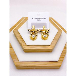 BRINCO AÇO INOXIDÁVEL ESTRELA DO MAR E CONCHA COM PEROLA - DOURADO
