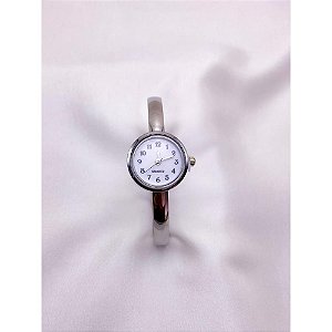 BRACELETE RELÓGIO AÇO INOXIDÁVEL  FUNDO BRANCO - PRATEADO