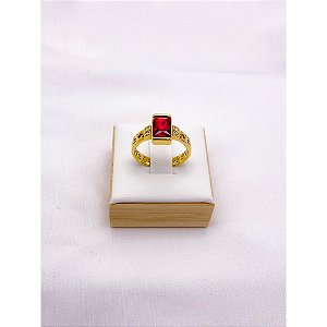 ANEL AÇO INOXIDÁVEL FORMATURA PEDRA VERMELHO - DOURADO (UNIDADE) - ACOMPANHA CAIXA ROSA