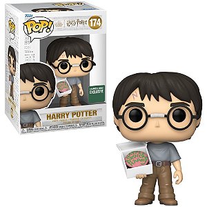 Boneco e personagem funko pop harry potter c/bolo - candide (unidade)