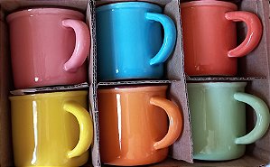 Caneca para café colorida borda caramelo - P