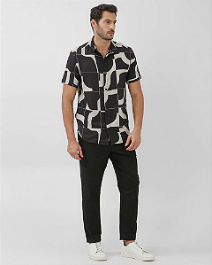 Camisa masculina slim abstrata preta