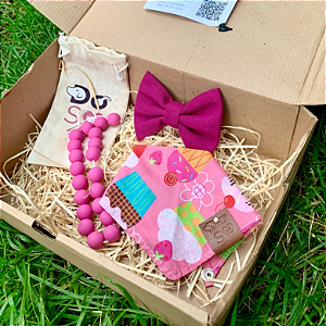 Super Shinebox bandana cupcake, lacinho fusca e colar de perolas