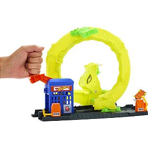 Hot Wheels Pista CITY Nemesis Ataque de Cobra com Lançador e Carro 1:64