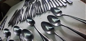 jogo de  talheres inox  da marca brinox 32 colheres + 54 facas sem pontas
