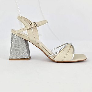 Sandalia off white detalhe prata salto prateado alto Divalentini