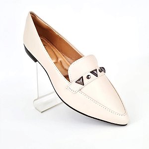 Sapatilha estilo mocassim enfeite metal onix Eduarda Porto