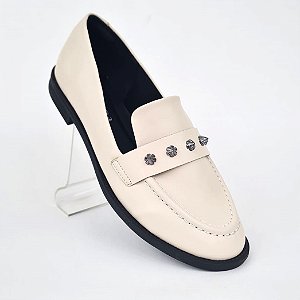 Mocassim off enfeite onix Via Scarpa