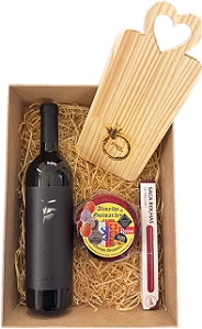 Box Caixa com Alma Negra Mistério 2020, Queijo Artesanal, Tábua para Aperitivo e Saca Rolhas de Pressão