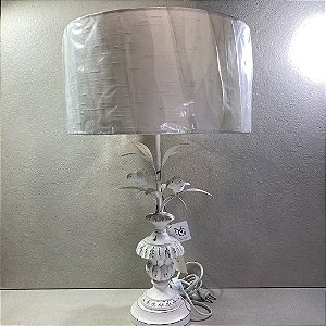 Abajur com Passarinho Branco Provençal