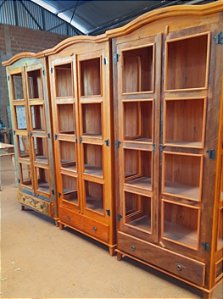 Cristaleira capela de peroba rosa