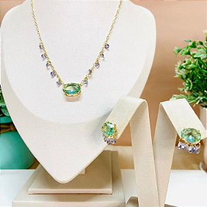 Conjunto com Cristal Verde Oval e Gotas no Tom Azul Violeta – Folheado a Ouro 18k