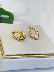 Brinco dourado liso