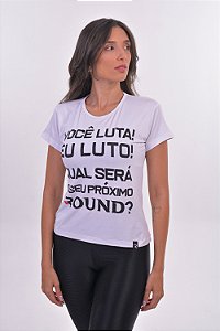 CAMISETA CAMPANHA VOCÊ LUTA EU LUTO ROUND BRANCA FEMININA