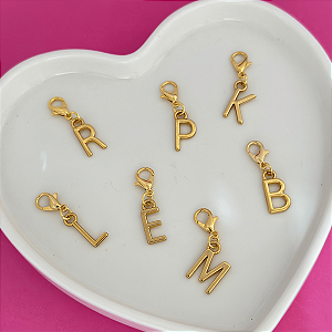 Berloque Charms Letra Dourado