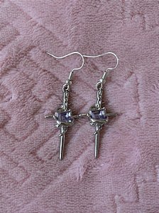 Brincos de Espada com Strass lilás estilo Y2k